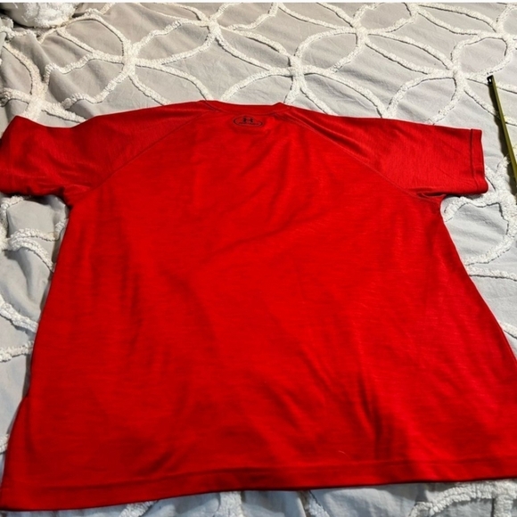 Under Armour Men's Red Shirt size XL - Picture 4 of 8